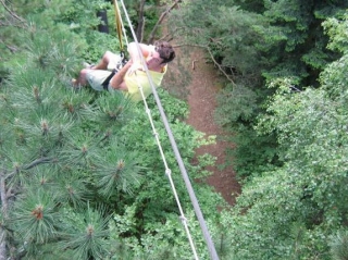  Tirolesa sobre los árboles en St Etienne du Bois 